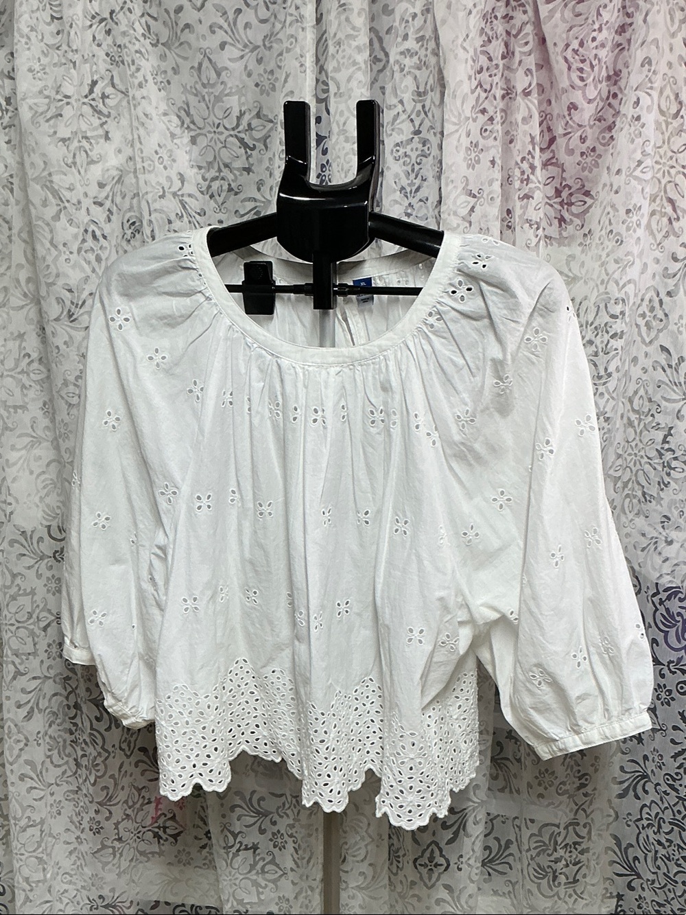 🟤 Old Navy Women's White Eyelet Peasant Blouse